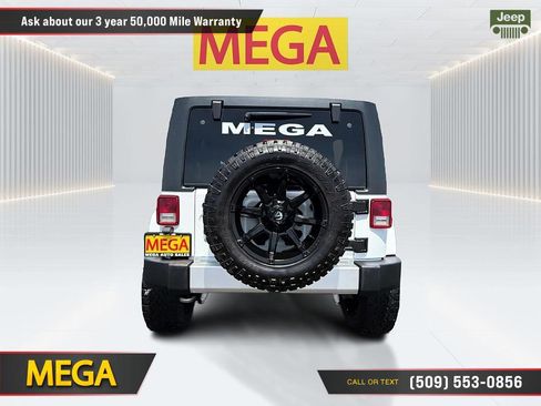 Used 2018 Jeep Wrangler Unlimited Sahara AWD/4WD image 7