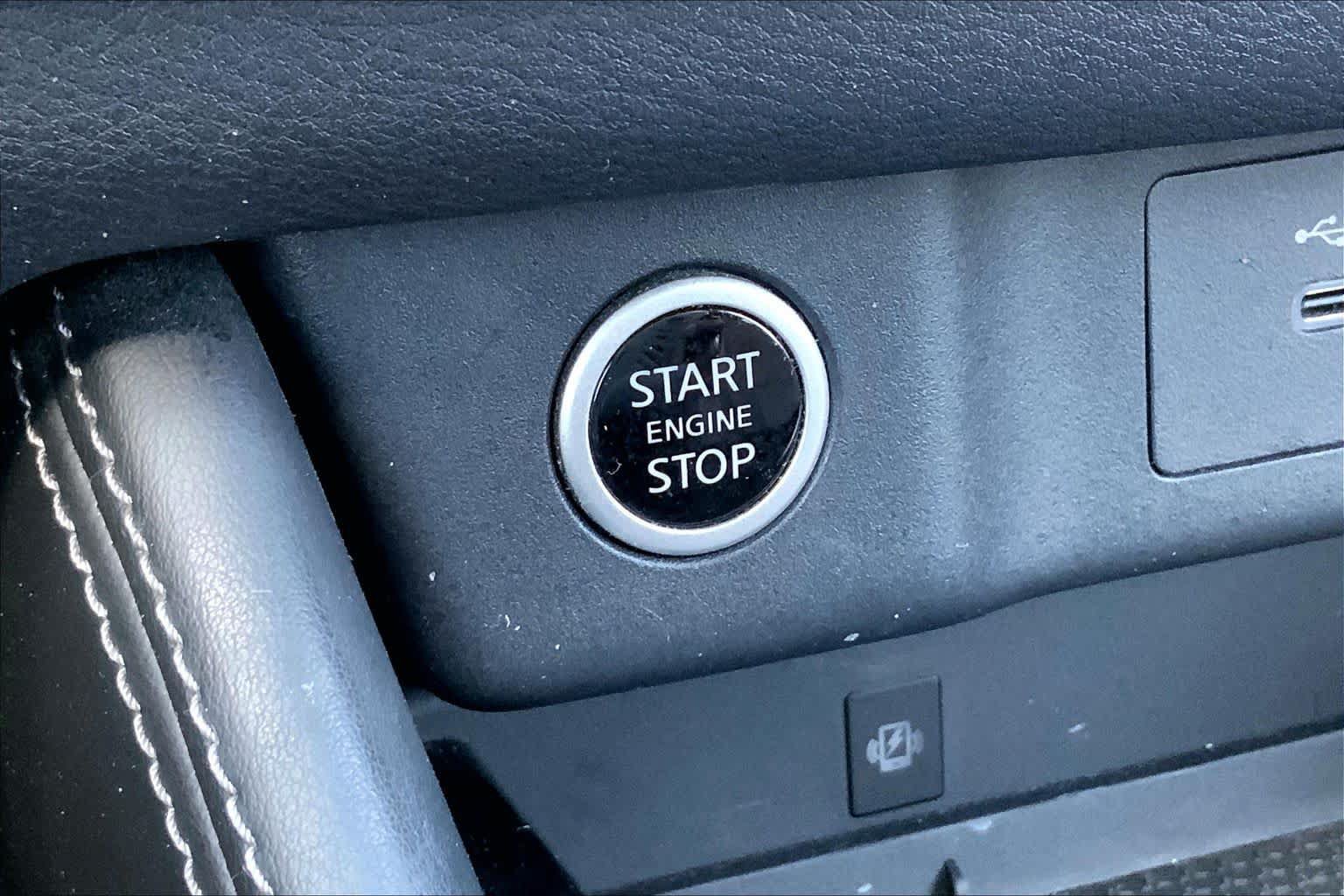 Used 2023 Nissan Rogue Platinum FWD image 35