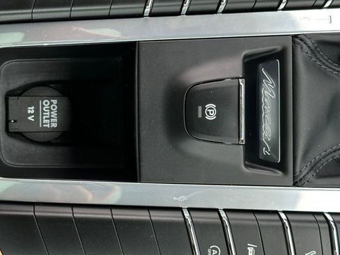 Used 2019 Porsche Macan AWD/4WD image 29