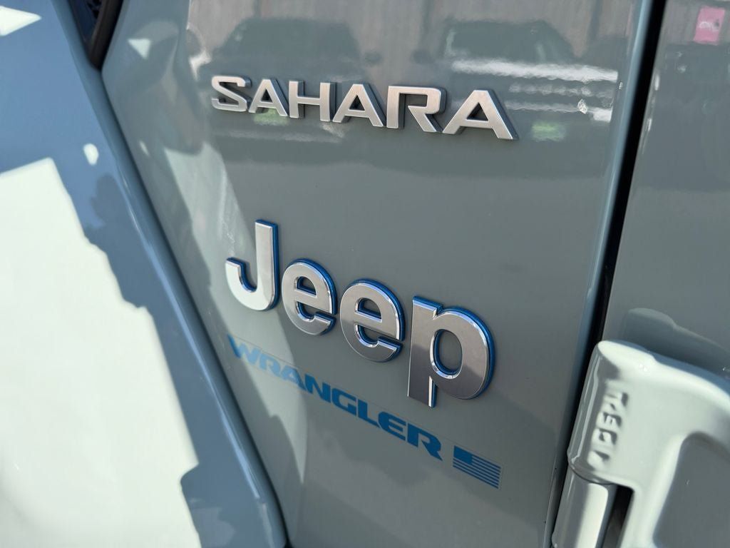 Used 2023 Jeep Wrangler Unlimited Sahara AWD/4WD image 35