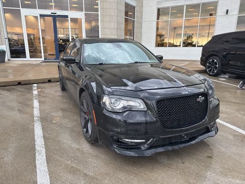 Used 2023 Chrysler 300 C RWD image 3