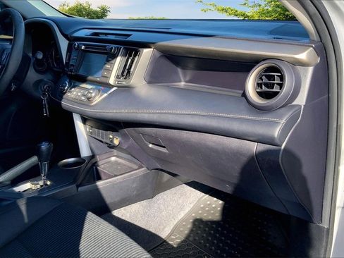 Used 2015 Toyota RAV4 XLE image 25