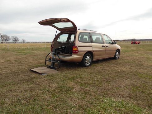 Used 1995 Ford Windstar LX image 17