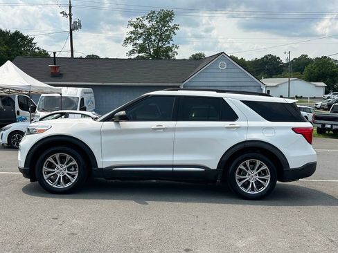 Used 2020 Ford Explorer XLT w/ Equipment Group 202A RWD image 3