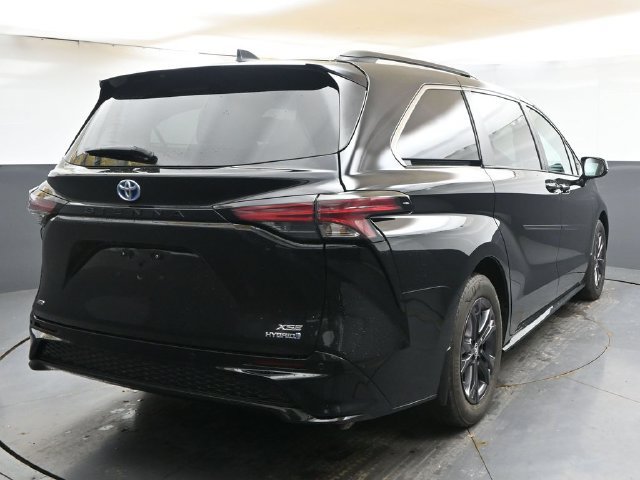 Used 2024 Toyota Sienna XSE w/ XSE Plus Package AWD/4WD image 5