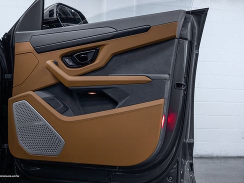 New 2025 Lamborghini Urus SE image 48