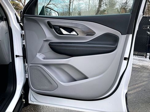 Used 2023 GMC Terrain SLE w/ Driver Convenience Package image 19