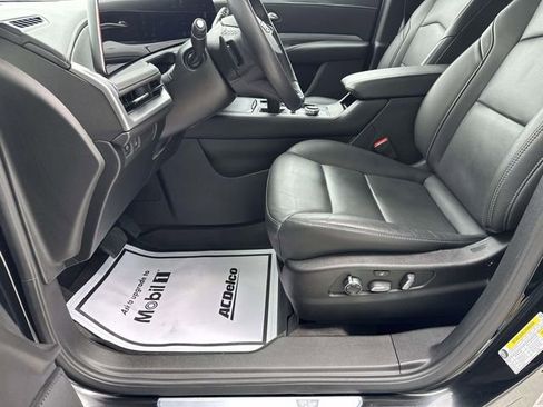 Certified 2025 Cadillac XT4 Premium Luxury AWD/4WD image 17