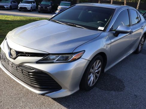 Used 2019 Toyota Camry LE image 2