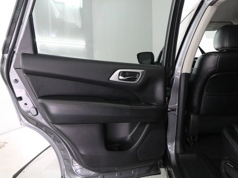 Used 2020 Nissan Pathfinder SL AWD/4WD image 40