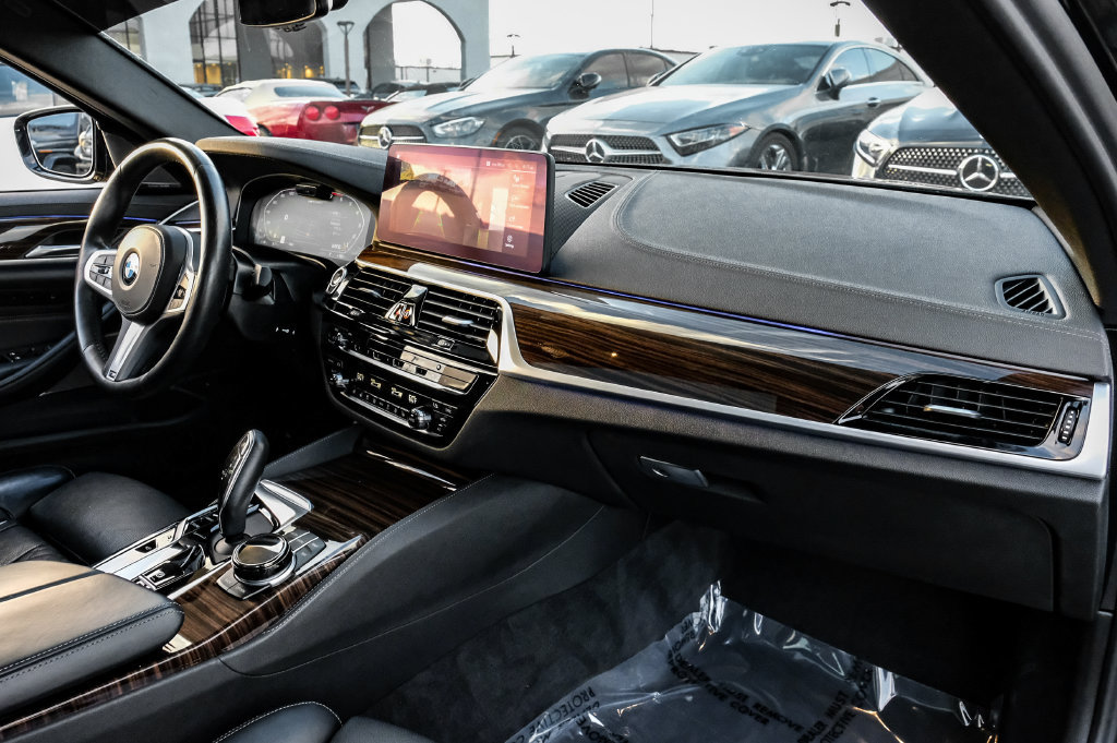 Used 2021 BMW M550i xDrive w/ Executive Package AWD/4WD image 10