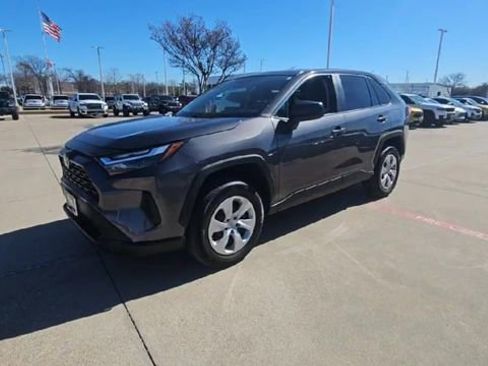 Used 2024 Toyota RAV4 LE image 4