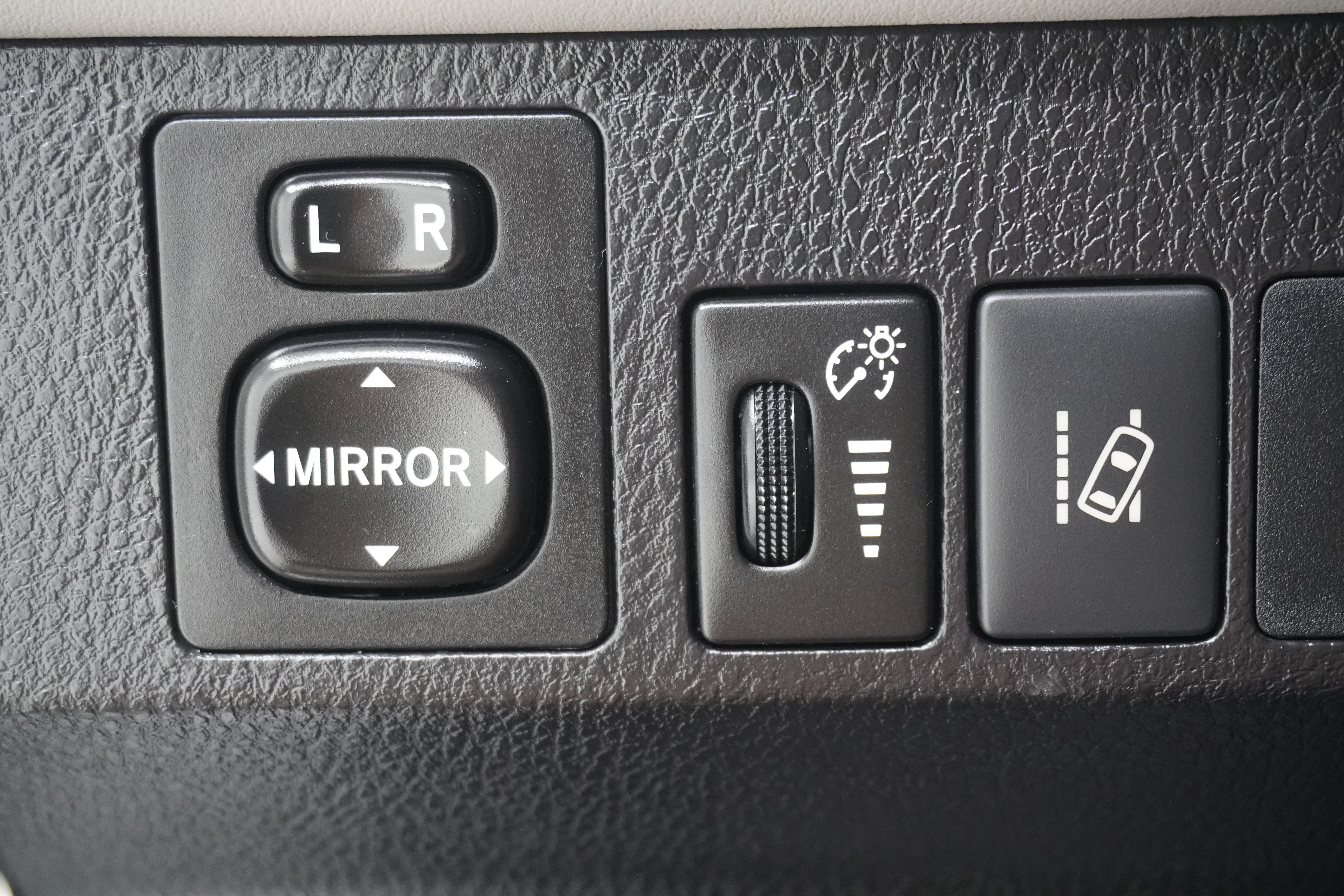 Used 2016 Toyota RAV4 Limited FWD image 22