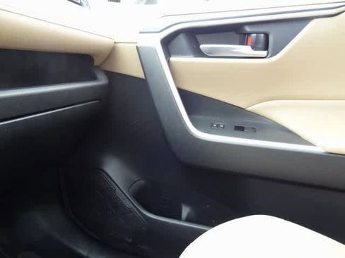 Used 2020 Toyota RAV4 XLE image 17