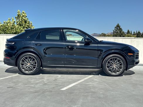 Certified 2025 Porsche Cayenne Coupe AWD/4WD image 9