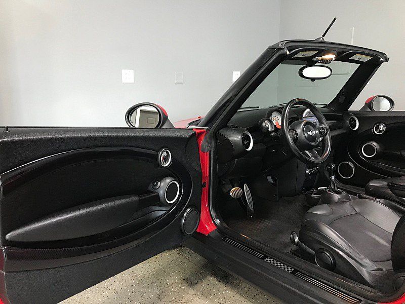 Used 2013 MINI Cooper S w/ Technology Pkg 2 FWD image 17