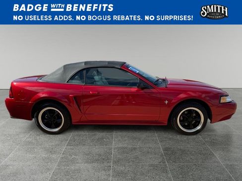 Used 2001 Ford Mustang Convertible RWD image 3