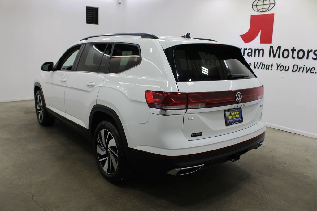 Used 2025 Volkswagen Atlas SE AWD/4WD image 3