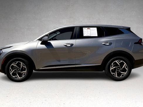 Certified 2023 Kia Sportage LX image 3