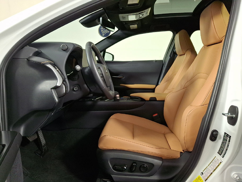 Used 2026 Lexus UX 300h AWD w/ Accessory Package (2T) image 15