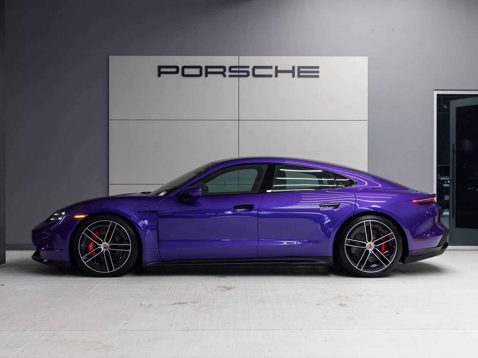 Used 2025 Porsche Taycan GTS AWD/4WD image 2