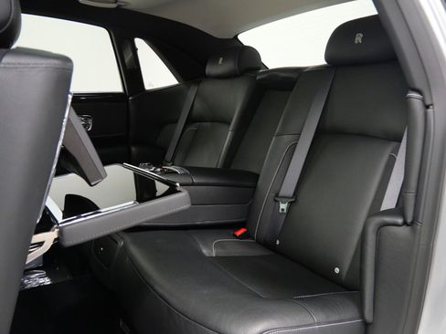 Used 2013 Rolls-Royce Ghost RWD image 16