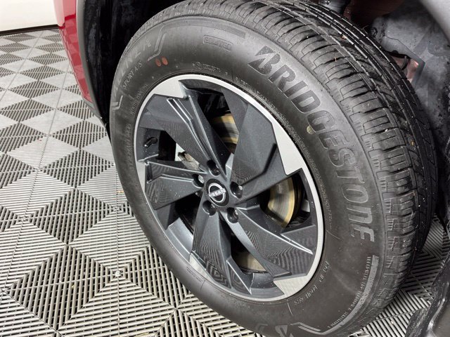 Certified 2025 Nissan Rogue SV w/ SV Premium Package FWD image 14