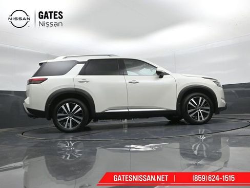 Used 2024 Nissan Pathfinder Platinum AWD/4WD image 44