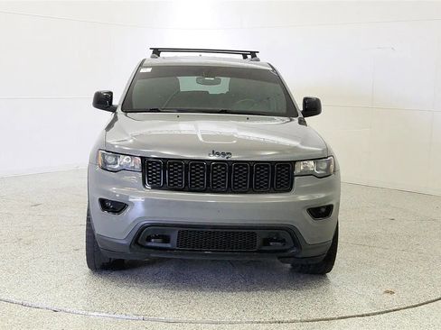 Used 2019 Jeep Grand Cherokee Laredo AWD/4WD image 2