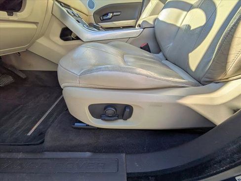 Used 2017 Land Rover Range Rover Evoque SE image 18