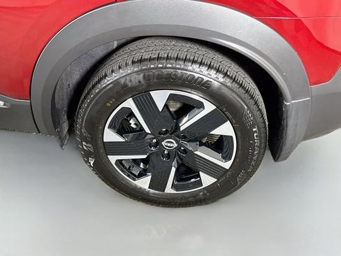 Certified 2025 Nissan Kicks SV w/ SV Premium Package AWD/4WD image 32