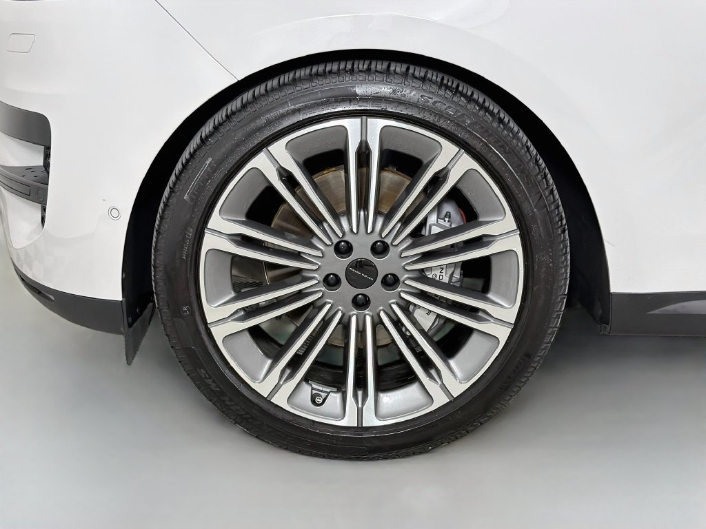 Used 2026 Land Rover Range Rover Sport SE AWD/4WD image 33