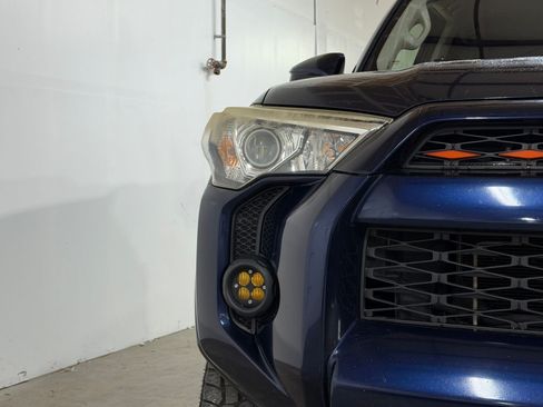 Used 2015 Toyota 4Runner SR5 AWD/4WD image 10