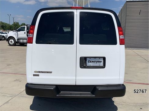 Used 2025 Chevrolet Express 3500 LS RWD image 7