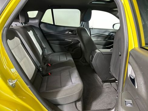 Used 2025 Chevrolet Trax RS w/ Sunroof Package FWD image 27