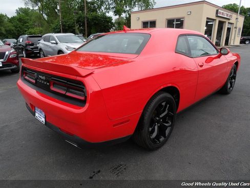 Used 2018 Dodge Challenger SXT Plus RWD image 5