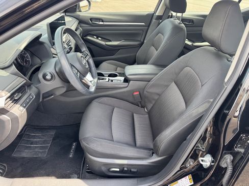 Used 2023 Nissan Altima 2.5 SV w/ SV Premium Package image 5