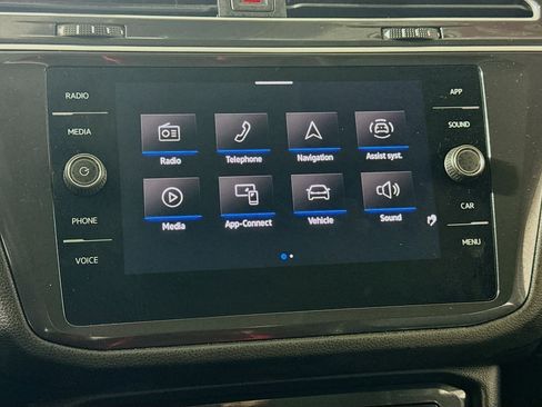 Used 2024 Volkswagen Tiguan SE image 17