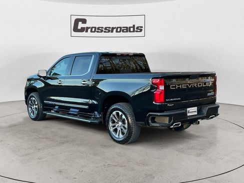 Used 2022 Chevrolet Silverado 1500 High Country w/ Technology Package image 3