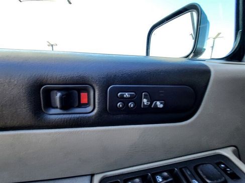 Used 2003 HUMMER H2 w/ Preferred Equipment Group image 28