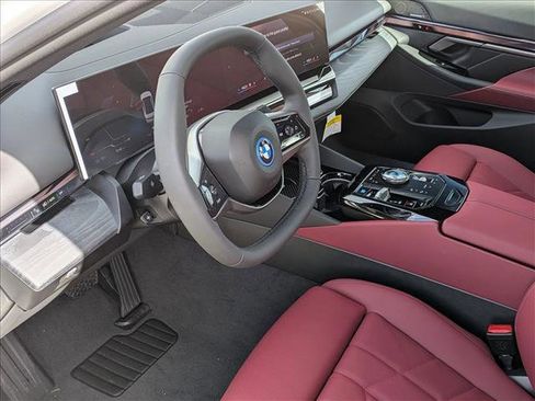 New 2026 BMW i5 eDrive40 image 3