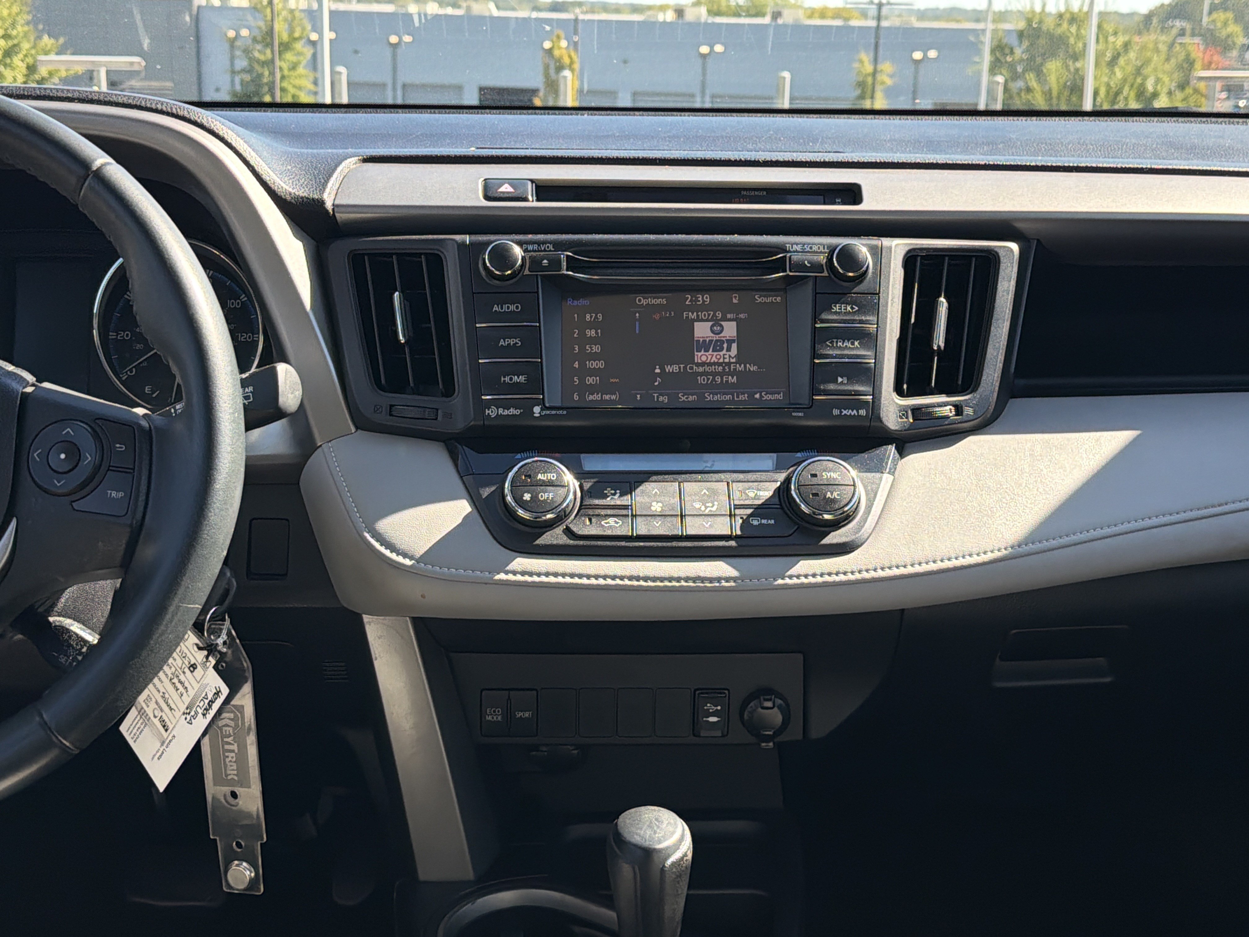 Used 2016 Toyota RAV4 XLE FWD image 29