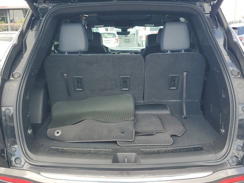 Used 2022 Buick Enclave Premium w/ Experience Buick Package FWD image 6