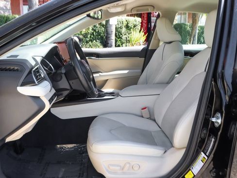 Used 2023 Toyota Camry XLE FWD image 18