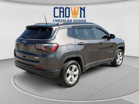 Used 2018 Jeep Compass Latitude w/ Cold Weather Group AWD/4WD image 3