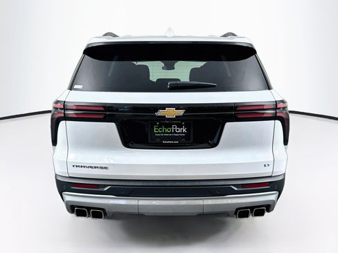 Used 2024 Chevrolet Traverse LT FWD image 7