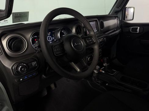 Used 2023 Jeep Wrangler Unlimited image 19