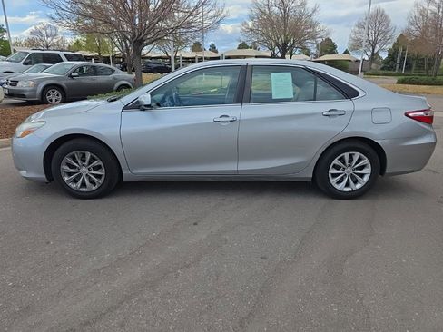 Used 2015 Toyota Camry LE image 3