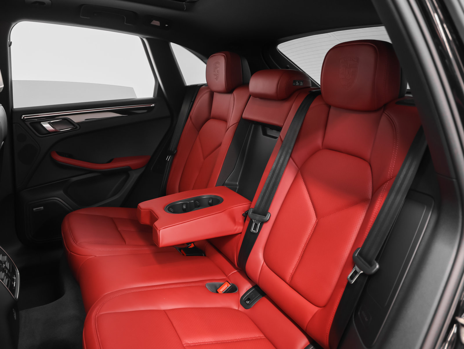 Certified 2026 Porsche Macan AWD/4WD image 40