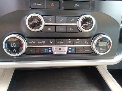 Used 2024 Ford Expedition Limited RWD image 24